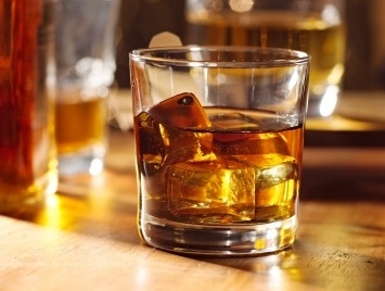 Pub & Cocktail Lounge